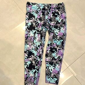 Motion crop leggings